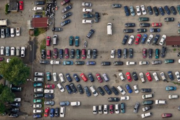 Ilustračný obrázok k článku Vylepšené parkovanie v areáli Fakultnej nemocnice. Vzniklo 71 nových parkovacích miest