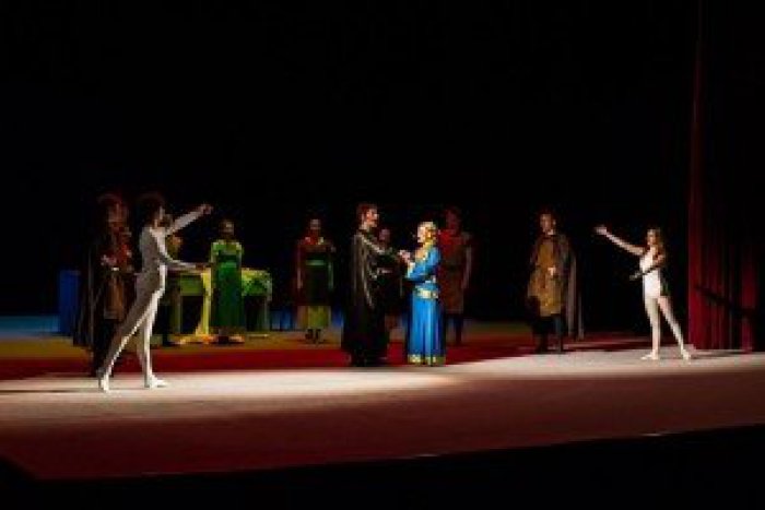 Ilustračný obrázok k článku Dvadsaťročný chlapec riaditeľom divadla!