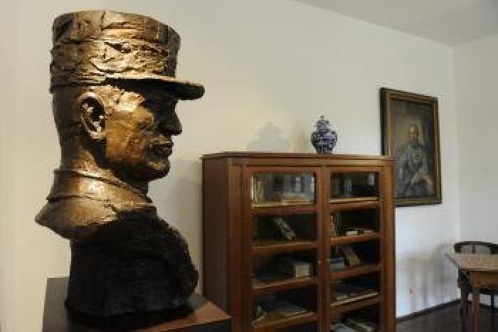 Ilustračný obrázok k článku Generál Štefánik a jeho hviezdy zaklopú v Banskej Bystrici: Už čoskoro!