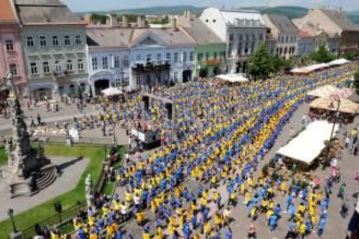 Ilustračný obrázok k článku Zatancujte si na Hlavnej ulici hromadnú štvorylku!