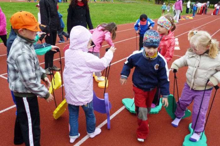 Ilustračný obrázok k článku Zábavná gymnastika rozhýbala a rozveselila malých školákov