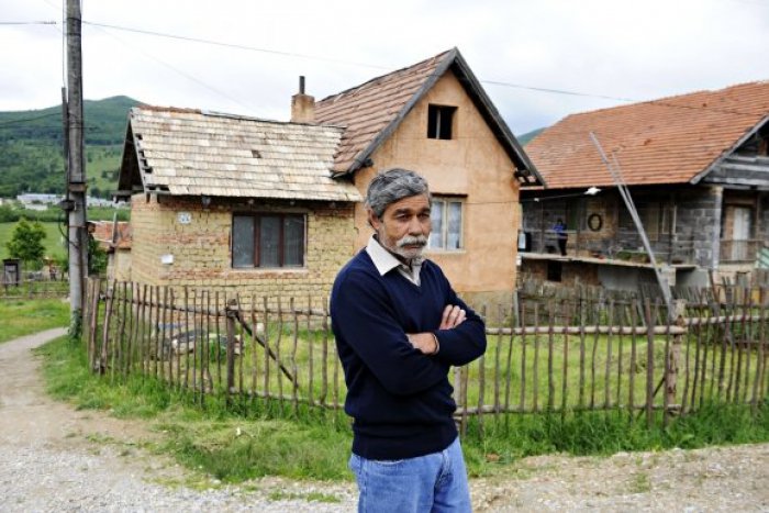 Ilustračný obrázok k článku Krásnohorské Podhradie: Darvašovcom hrozí, že im zbúrajú nelegálny dom v osade