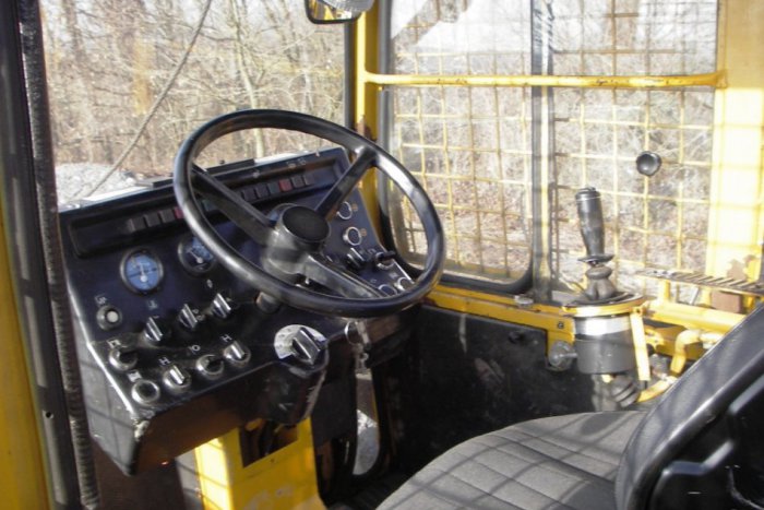 Ilustračný obrázok k článku Pod Tatrami zlodeji vykradli dreváreň i lesný traktor