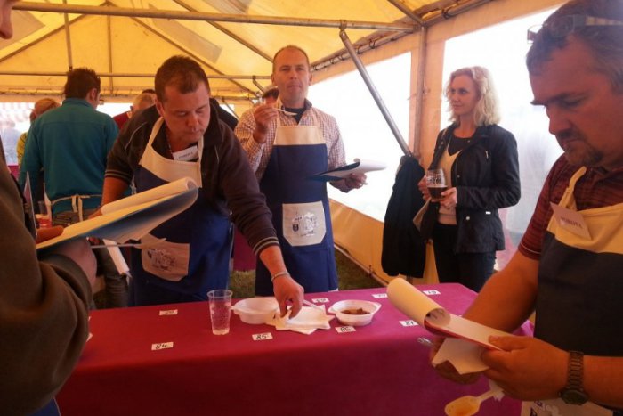 Ilustračný obrázok k článku Guľášmajster v Stožku: V hodnotiacej porote bol aj poslanec Kaník