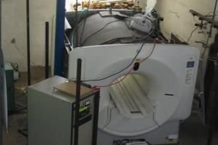 Ilustračný obrázok k článku Dlhoprstí vyčíňali v Košiciach. Zmizol prístroj na magnetickú rezonanciu, aj stokilový trezor!