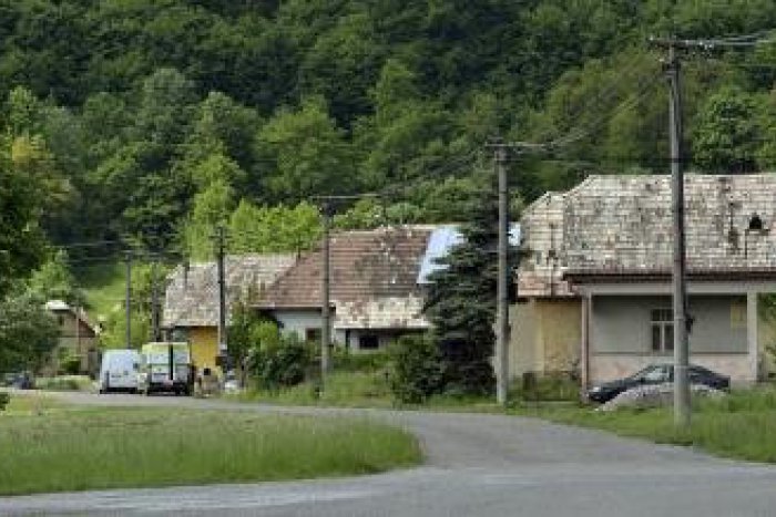 Ilustračný obrázok k článku V Slatinke bolo opäť rušno: Posudzovali sa domy na odpis