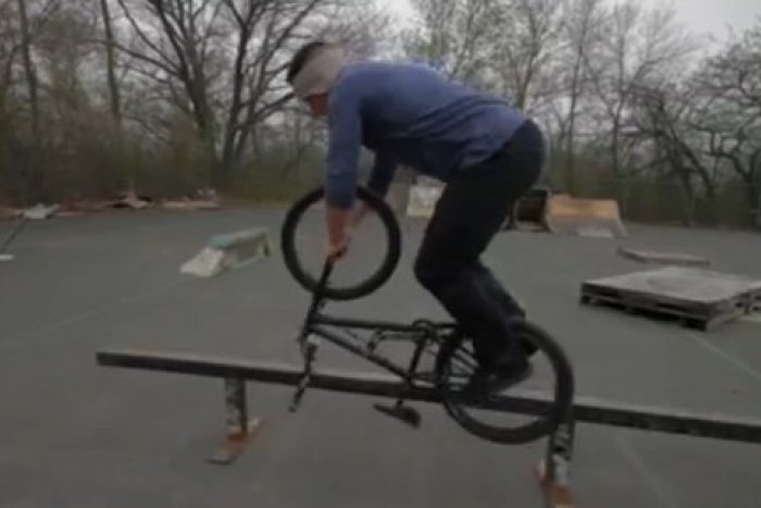 Ilustračný obrázok k článku VIDEO: Originálne triky na bicykli v podaní Tima Knolla