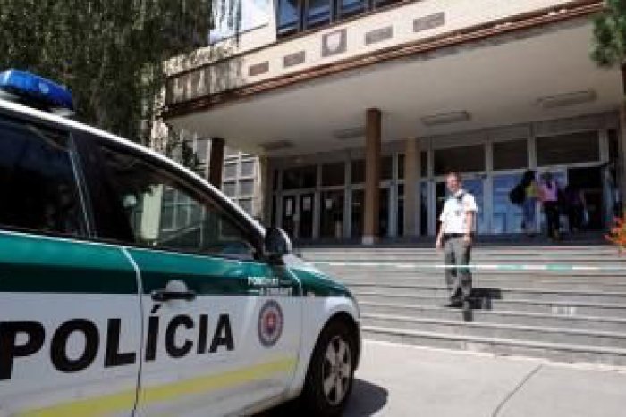 Ilustračný obrázok k článku Najskôr šokujúci telefonát, vzápätí prehliadky súdov: V Košiciach museli evakuovať ľudí!