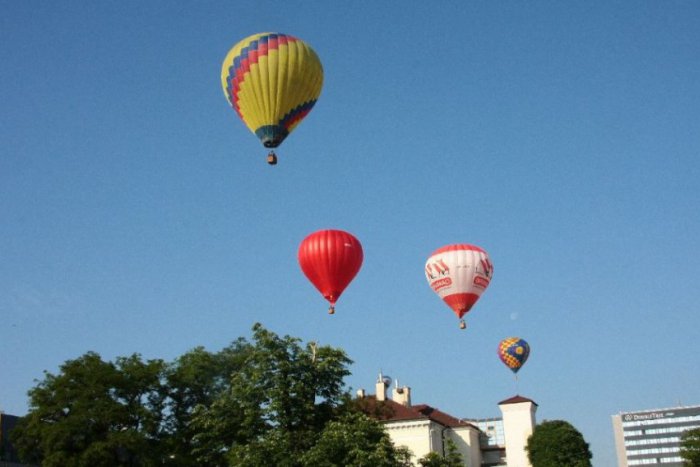 Ilustračný obrázok k článku Spoznajte krásy Košíc z výšky – začala sa Balónová fiesta!