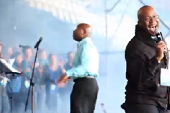 Ilustračný obrázok k článku Talentovaní speváci a hudobné kapely privítajú na Orave amerického lektora Briana Fentressa