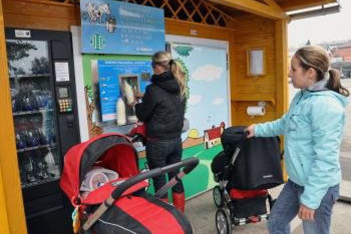 Ilustračný obrázok k článku Nepodarený útok na mliečny automat: Ivan (26) z nášho okresu aj s kámošom si možno posedia v base