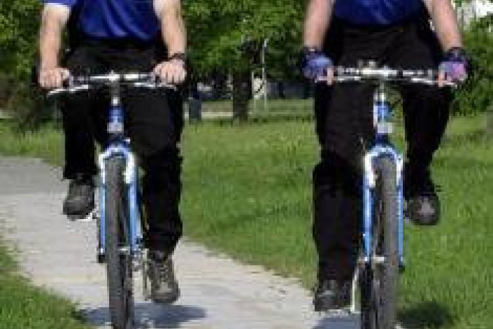 Ilustračný obrázok k článku Nové opatrenie v Žiari: Po meste bude jazdiť policajt na bicykli