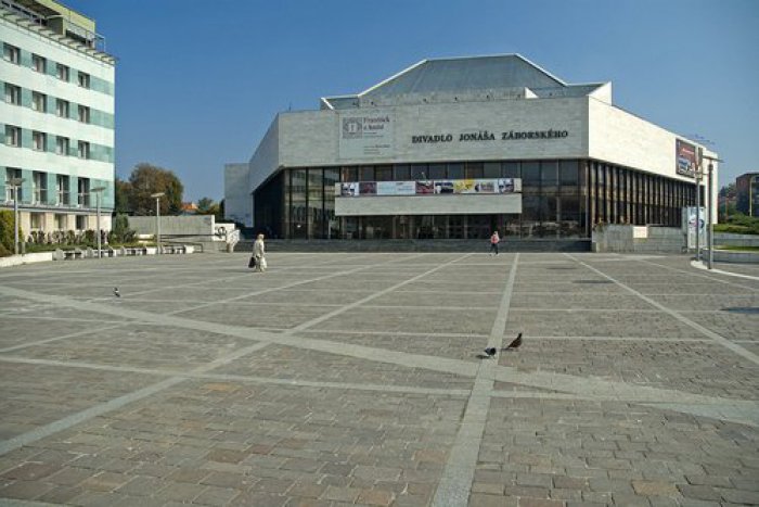 Ilustračný obrázok k článku Ďalšia premiéra v Divadle Jonáša Záborského: Seňora