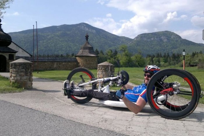 Ilustračný obrázok k článku Hendikep nie je prekážka: Marián Ligda ani na vozíku neobsedí a mieri do Paríža