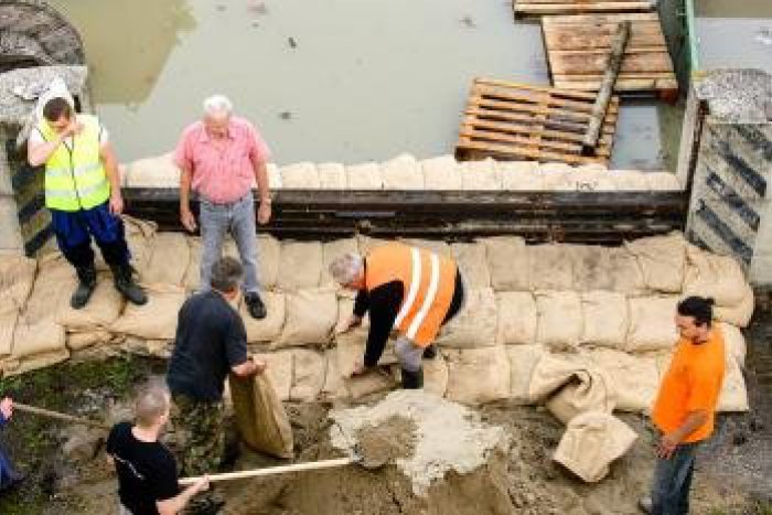 Ilustračný obrázok k článku Záplavy v Nitrianskom kraji: Vojaci zasahujú v Komárne