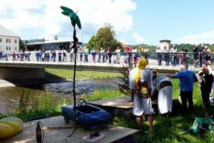 Ilustračný obrázok k článku Splav netradičný plavidiel či slávnosti koscov a hrabačiek: Aj takto môžete víkendovať v Brezne