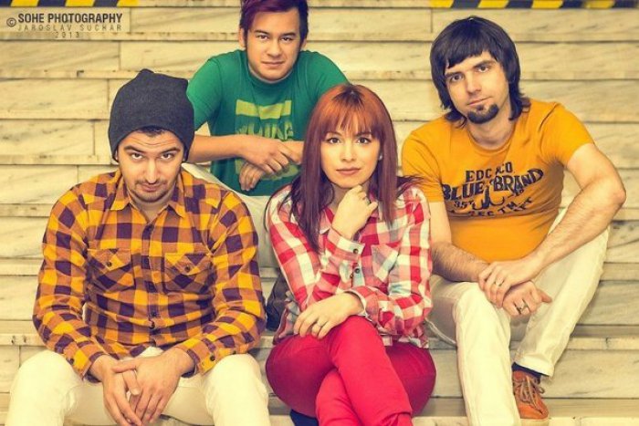 Ilustračný obrázok k článku Prešovská skupina Sunlips: Speváčka Viky sa vydala za brata Paľa!