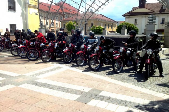 Ilustračný obrázok k článku FOTO + VIDEO: Majitelia legendárnych Jawa Pérák mali zraz v Brezne