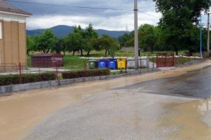 Ilustračný obrázok k článku Silná búrka v Jelšave aj Lubeníku: Padali krúpy veľké ako pingpongové loptičky!