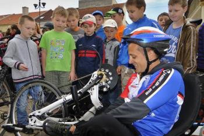 Ilustračný obrázok k článku Zo Spišskej vyrazila na bicykloch hviezdna zostava: Barkolová a spol. prejdú až 50 obcí a miest!