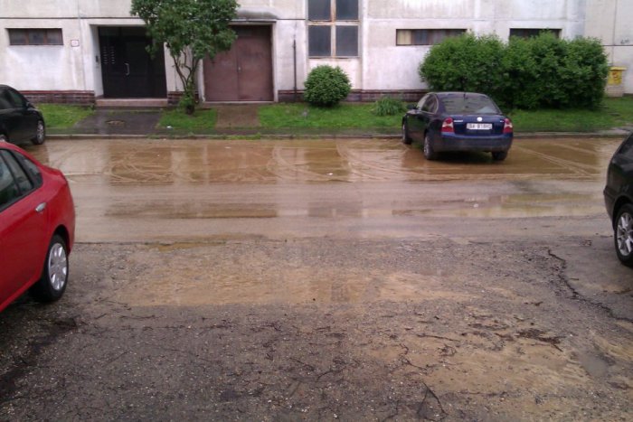 Ilustračný obrázok k článku Malý potôčik behom chvíle nabral silu: Na Solinkách zatopilo hlavnú cestu