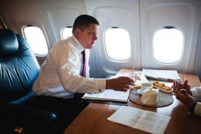 Ilustračný obrázok k článku Zabudnite na drahé cestovné kancelárie: Lietajte s Ficom!