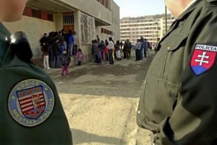 Ilustračný obrázok k článku Rómske hliadky budú opäť dohliadať na poriadok na Luníku 9