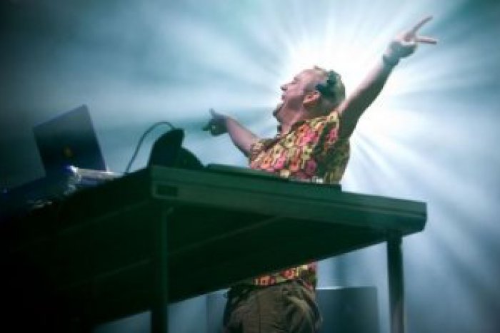 Ilustračný obrázok k článku Veselá nálada pred Dobrým Festivalom: Vtipkovanie o neúčasti Fat Boy Slima!