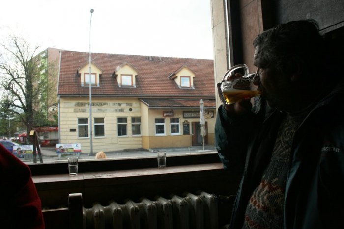 Ilustračný obrázok k článku Kolorit mikulášskej železničnej stanice: Bezdomovci, zápach a asociálne správanie