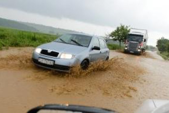 Ilustračný obrázok k článku Na Čifáre udreli silné prietrže mračien: Do dediny sa valí voda!