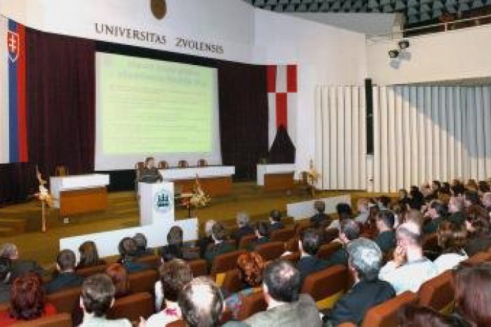 Ilustračný obrázok k článku Vo Zvolene sú experti z celej Európy, nenechajú si ujsť ani ruže v arboréte