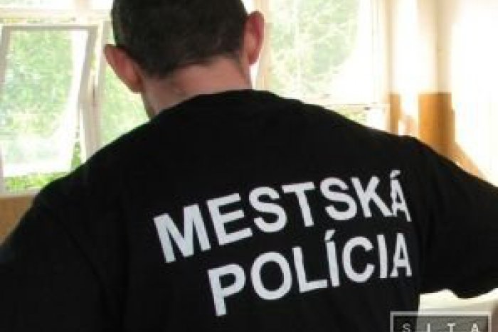 Ilustračný obrázok k článku Mestskí policajti v dramatickej akcii: Mužovi (37) s podrezanými žilami zachránili život