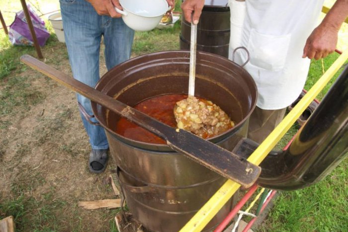 Ilustračný obrázok k článku Ďalší ročník Betliarskeho kotlíka predo dvermi. Tento rok navyše s možnosťou vyhrať telku!