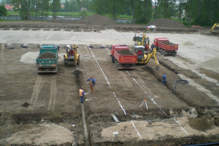 Ilustračný obrázok k článku Na stavenisku NTC je rušno. Bude štadión stáť do jesene?