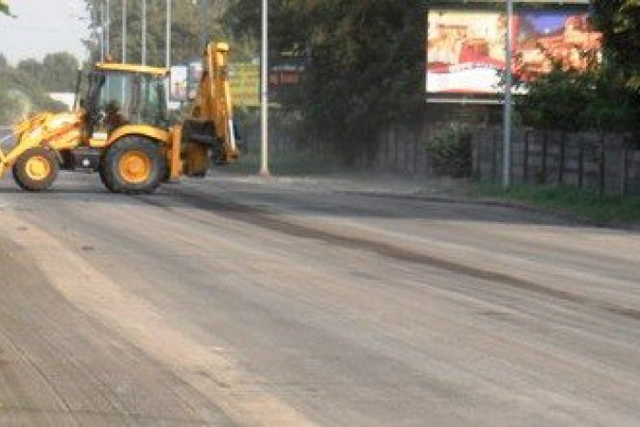 Ilustračný obrázok k článku Nedokončená oprava cesty v Podturni: Práce by mali pokračovať už čoskoro