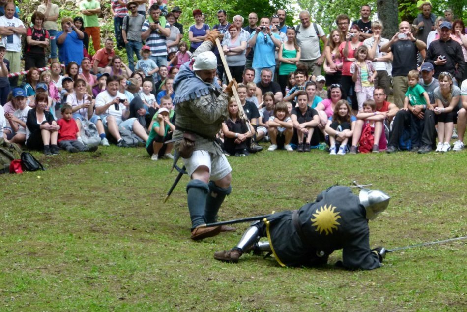 Ilustračný obrázok k článku Zažite návrat do stredoveku: Muránske hradné hry so sokoliarmi aj ukážkami šermu