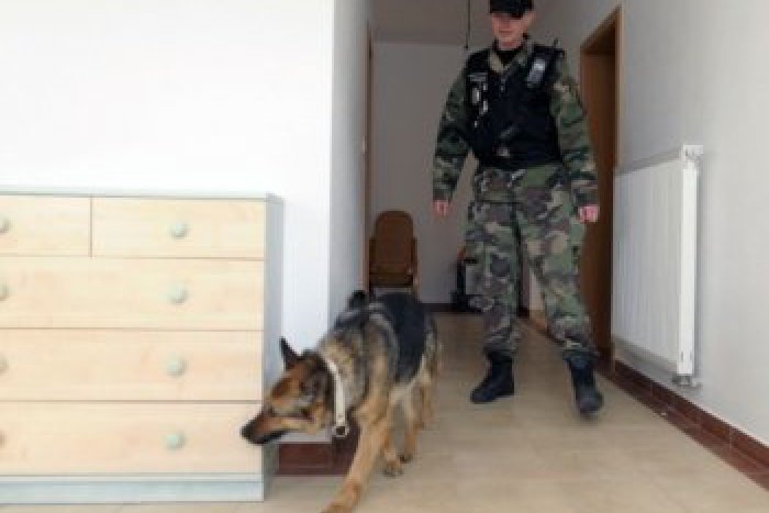 Ilustračný obrázok k článku Evakuácia ľudí v Prešove: Muž policajtom oznámil, že na súde je bomba