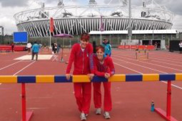 Ilustračný obrázok k článku Skokanské dvojičky Danka a Janka: Medaily im ušli o chlp, trápila ich viróza aj zlý povrch