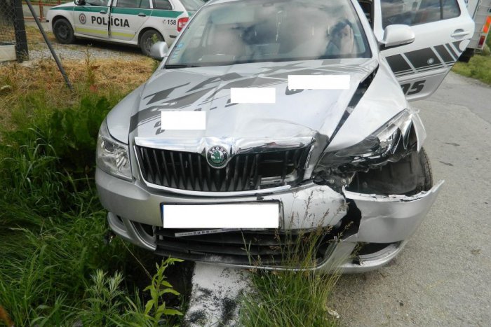 Ilustračný obrázok k článku Vodič (25) havaroval dvakrát za sebou: V  dychu  mal viac ako 2 promile alkoholu