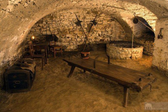 Ilustračný obrázok k článku Do Mikulášskej mučiarne sa nedostanete: Prechádza generálnou opravou