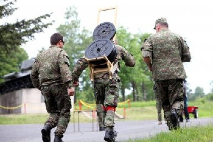 Ilustračný obrázok k článku Do Lešti priviezli špeciálnu techniku: Vojaci vyrábajú vodu zo vzduchu