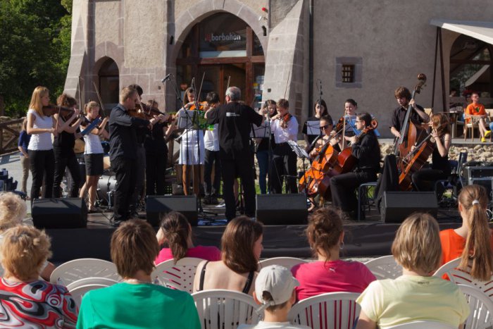 Ilustračný obrázok k článku Kultúrne leto štartuje už o pár hodín: Koncerty až na 4 pódiách, tu je prehľad skupín