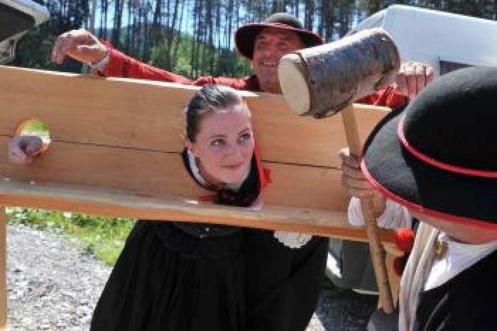 Ilustračný obrázok k článku Terchovú ovládli zbojníci: Bohatým brali, chudobným dávali...