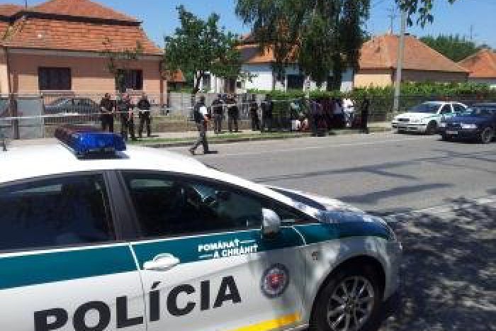 Ilustračný obrázok k článku U priateľky mladého policajta našli drogy. Sudca poslal strážcu poriadku za mreže!