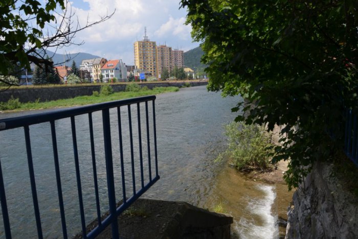 Ilustračný obrázok k článku Váh ukázal svoju silu: Dvoch mužov museli vyťahovať hasiči