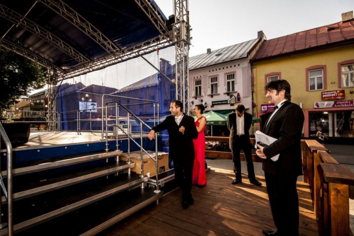 Ilustračný obrázok k článku Babjakovci na popradskom námestí - umelecký bonbónik festivalu VIVA ITALIA