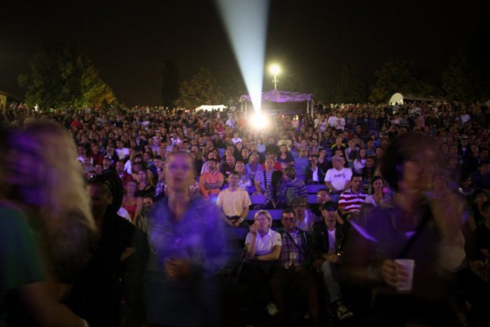 Ilustračný obrázok k článku Táslerovci sa môžu tešiť: Poslanci im predsa len odklepli prenájom amfiteátra!