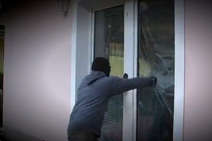 Ilustračný obrázok k článku BÝVAJME BEZPEČNE: Ste aj vy lákadlom pre zlodejov? Zachrániť vás môžu aj bezpečnostné vložky