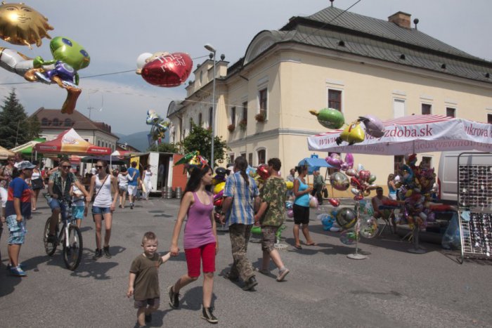 Ilustračný obrázok k článku Pozrite si, ako ako vyzerali Dni mesta Revúca očami Petra Pobočeka