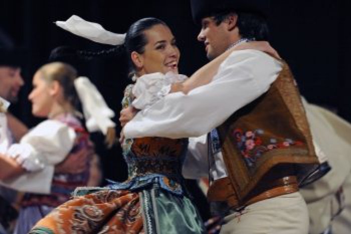 Ilustračný obrázok k článku Horehronské dni spevu a tanca v Heľpe: Na festivale vystúpi aj Lúčnica